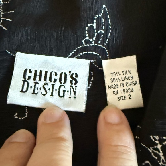 Chico's Black/White Art Silk/Linen Button Down Shirt Chico's 2 Large - Picture 2 of 4